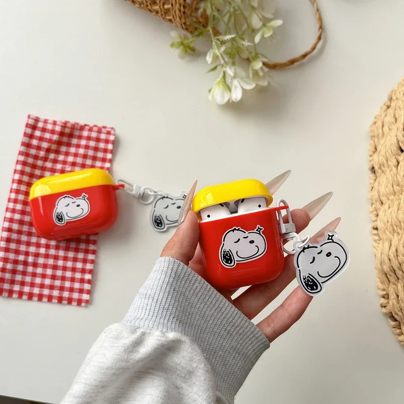 Niedliche Snoopy Charlie Brown Kopfhörerhülle für Airpods 1 2 3 4 Pro 2, kabelloses Bluetooth-Headset, schützende weiche Abdeckung mit Anhänger