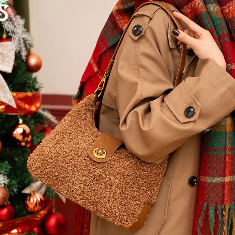

Retro niche autumn and winter lamb wool bag underarm bag women's 2025 new commuter portable messenger