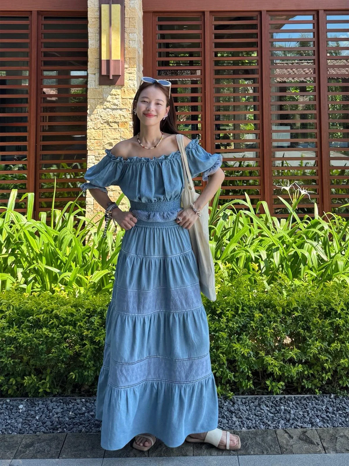 

Лето 2022. Женская юбка длиной до середины и топ на одно плечо Ele Sle синего цвета из дерева, вдохновленного туристическим Vaion...