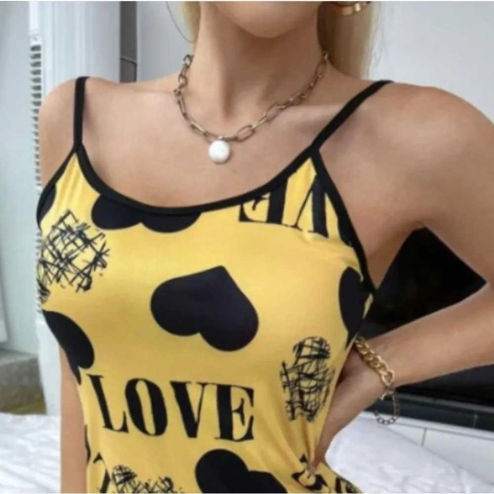 

Новая летняя женская ночная рубашка с красивой спиной, тонкая секция домашней одежды, сексуальная короткая юбка с лямкой на шее, милая пижама с принтом из мультфильма