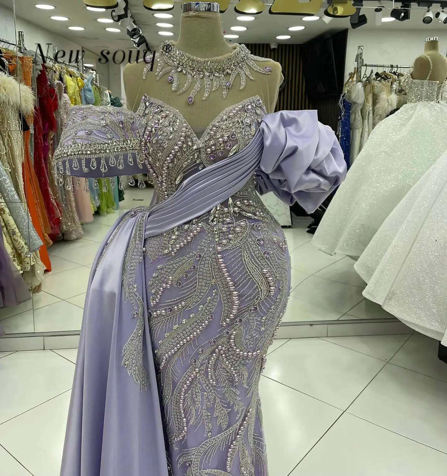 2023 Arapça Leylak İnciler Boncuklu Uzun Abiye Yan Tren ile Özelleştirilmiş Örgün Mor Denizkızı Düğün Konuk Parti Törenlerinde