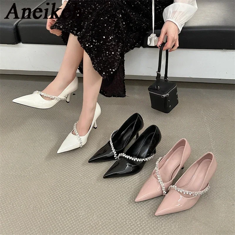 

Aneikeh Crystal Bling, модные вечерние туфли на высоком каблуке с лакированным носком, туфли с металлическими украшениями, 2021, кожаные весенние женские туфли-лодочки с острым носком на мелком каблуке