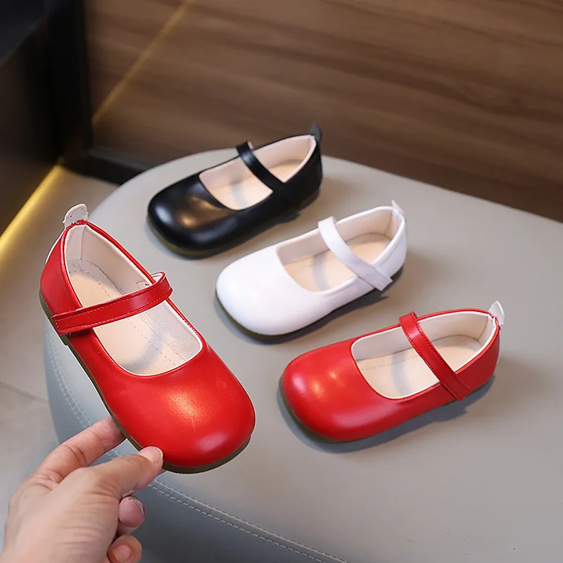 

Новинка 2025 года, кожаные туфли для девочек, весенне-осенние красные простые детские модные туфли на плоской подошве, балетки с мягкой подошвой, повседневные детские туфли Мэри Джейн