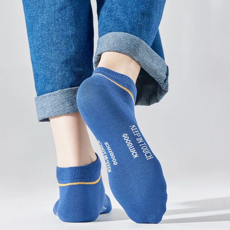 Dreamlikelin 5 زوج/وحدة جوارب رجالية للفصول الأربعة مطبوع عليها حروف جوارب رياضية قابلة للتنفس جوارب أنبوبية متوسطة