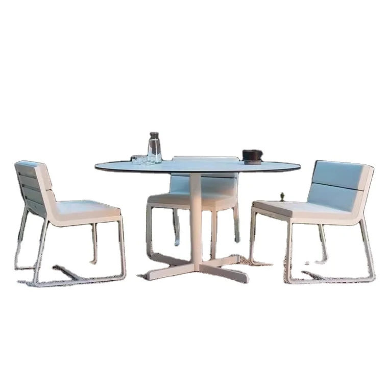 

Набор уличной мебели из алюминиевого сплава: стол и стулья в современном простом скандинавском стиле для виллы, двора, кафе, чайной.