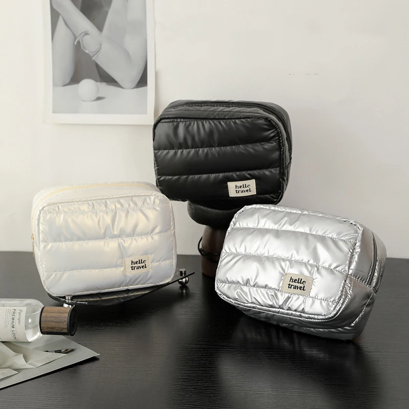 

Fashionable Large Capacity Portable Makeup Bag Ideal Travel Organizer for Cosmetics Multifunctional Storage Washbag for Women