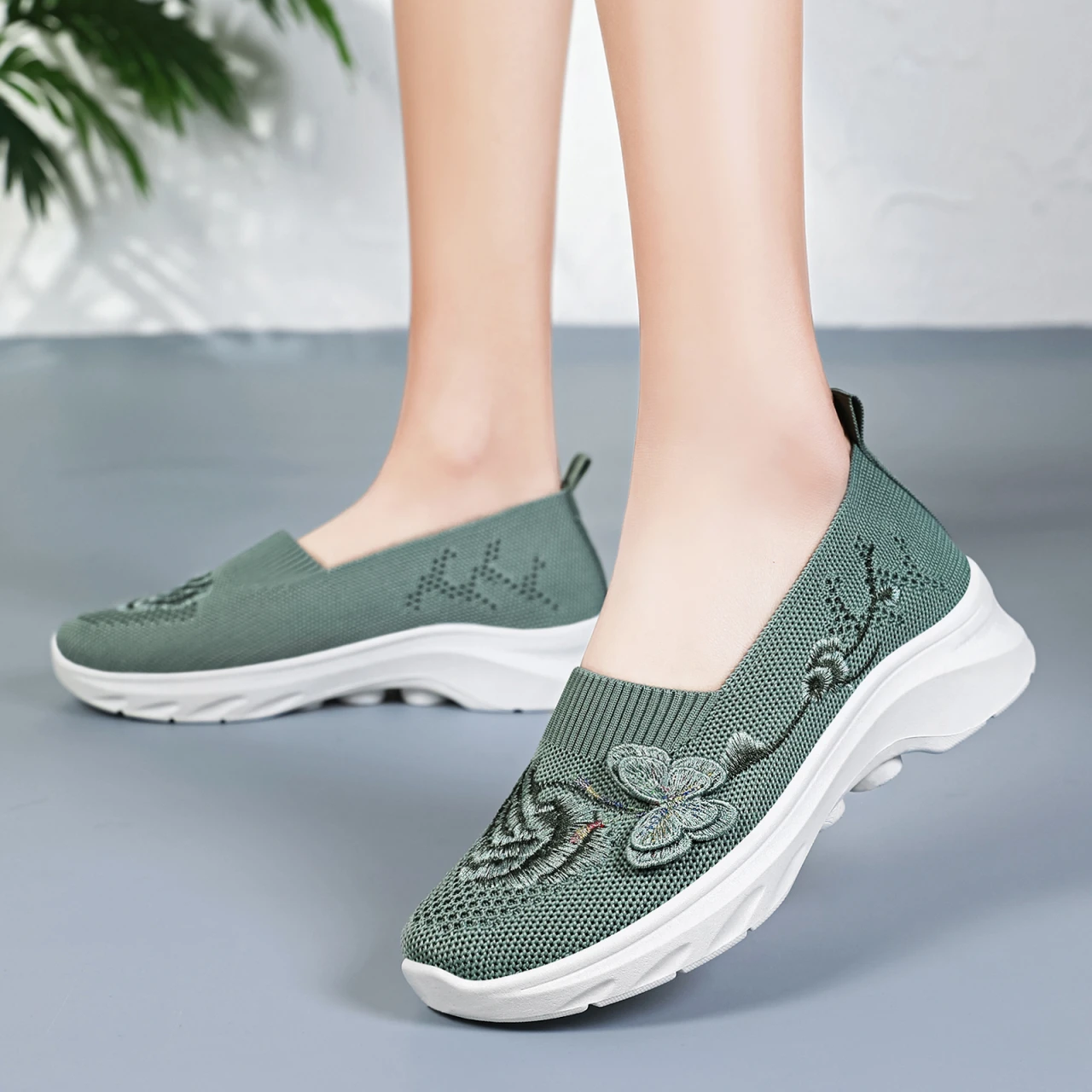 Women Embroidery Flower decoration round head fabric Mesh Breathable Shoes Fashion Casual Sneakers High Quality Vulcanized Shoes