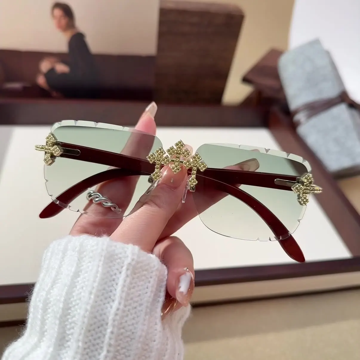 

Frameless cut edge women's wood grain fashionable sunglasses trend no makeup daily versatile sunglasses