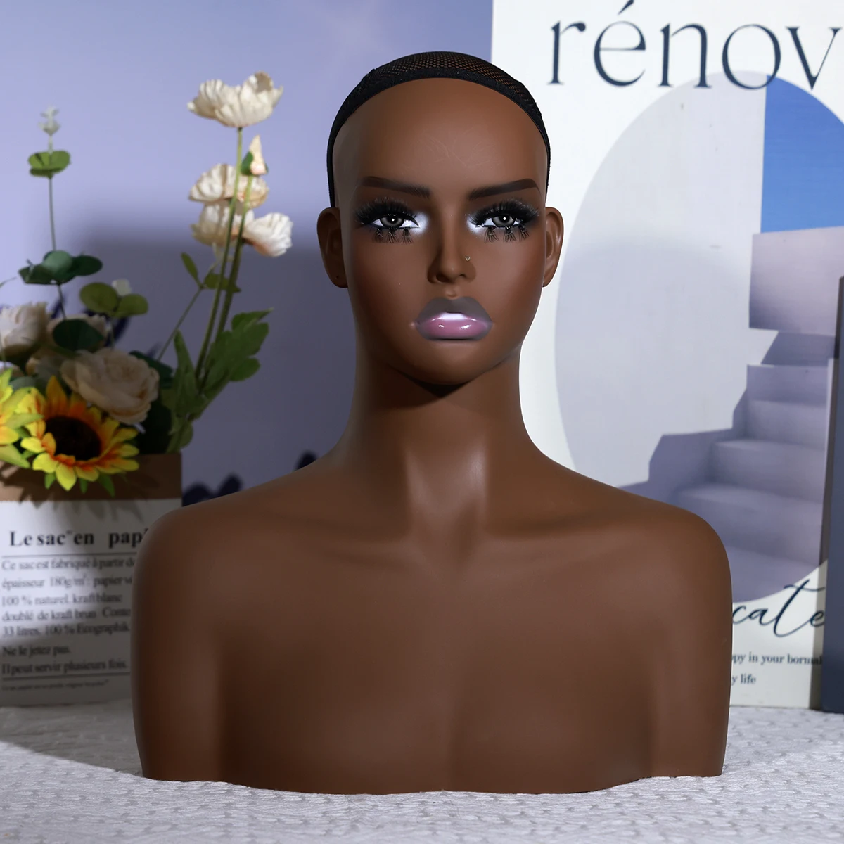 

Yajukai 1 шт., голова манекена для парика из ПВХ с реалистичным макияжем для демонстрации парика, голова куклы с зубами и плечами, бюст