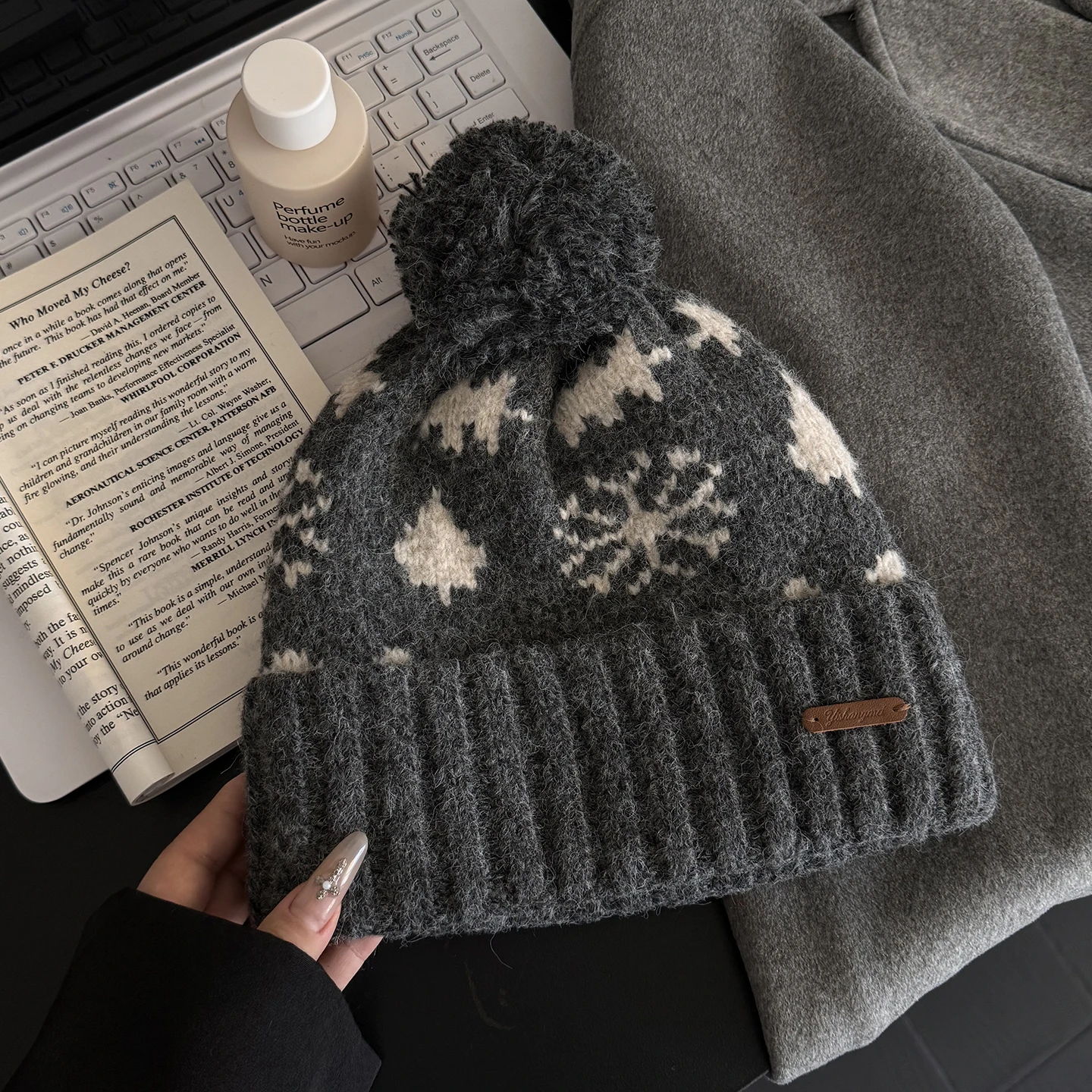 

Fair Island Jacquard Beanie Hat Women's Autumn and Winter Cold Protection Snow Fake Warm Cold Cap Pompom Wool Knitted Hat