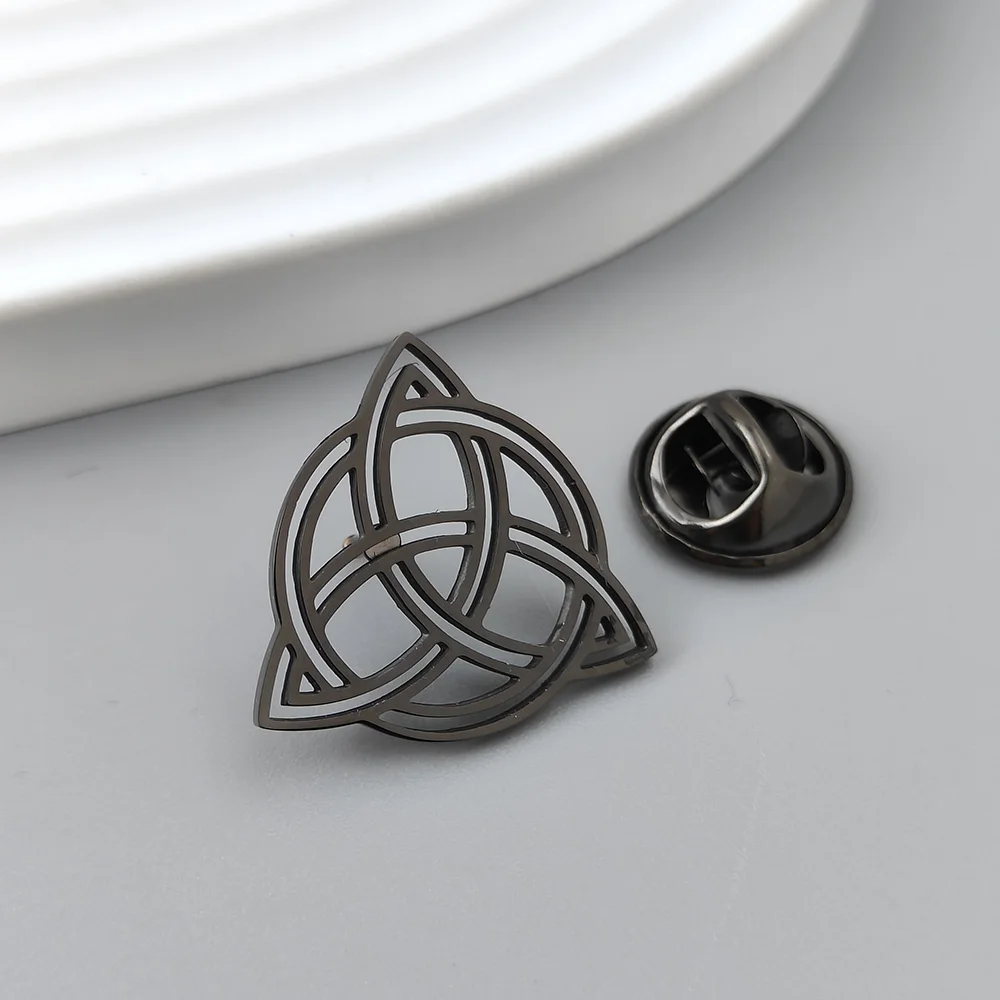 Round Celtic knot gold-plated brooch, suit lapel pin, classic badge for men, anti-exposure button for women.