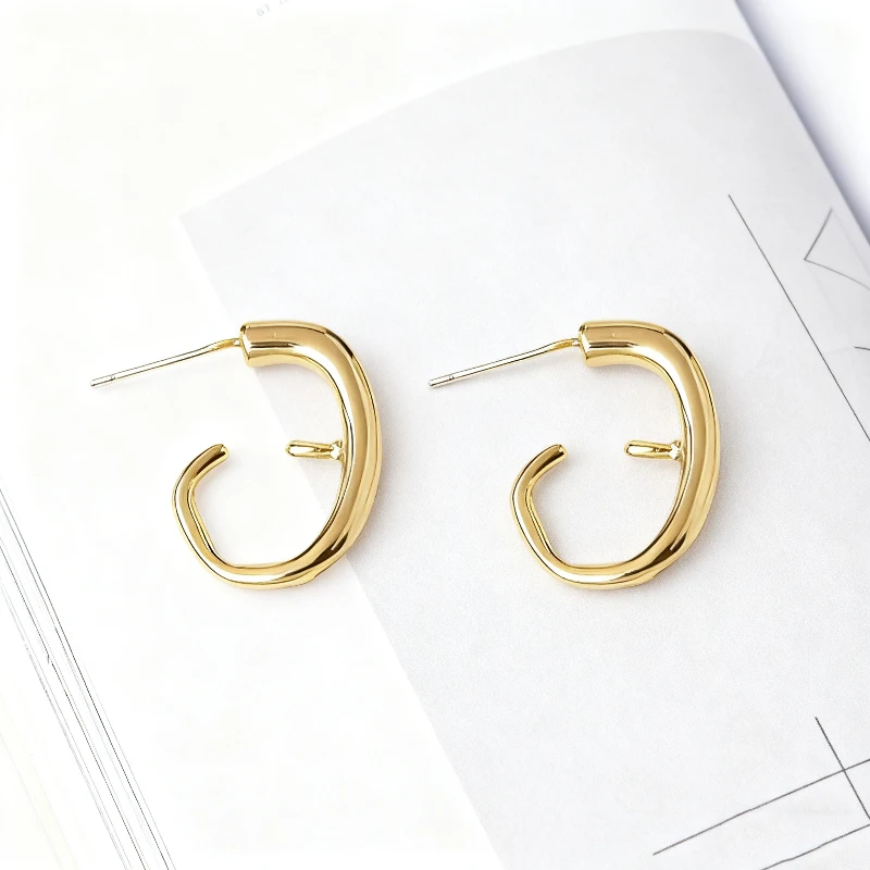 جديد شيك G-رسالة المرأة وأقراط الذهب اللون المعادن هندسية بيان تصميم فريد أقراط غير عادية للنساء 2026 جديد