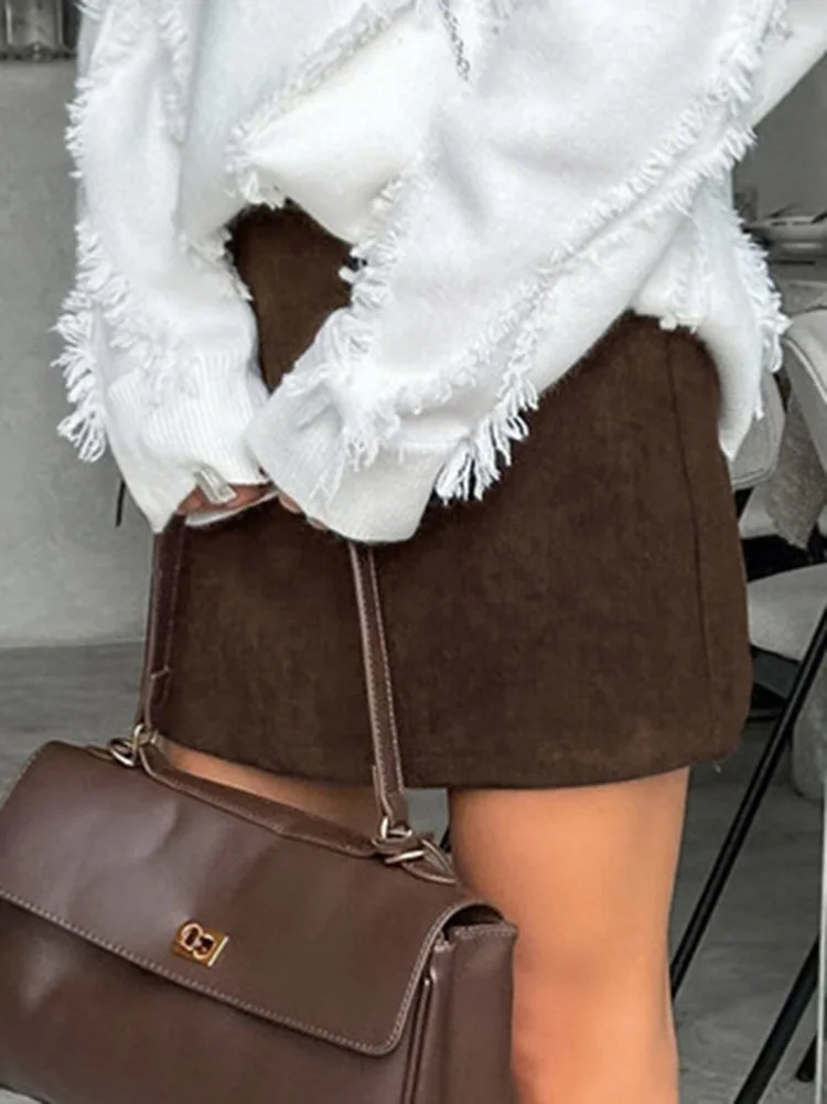 

Вельветовая облегающая юбка в стиле ретро на осень и зиму. Юбка для похудения с высокой талией для женщин – это модный тренд.