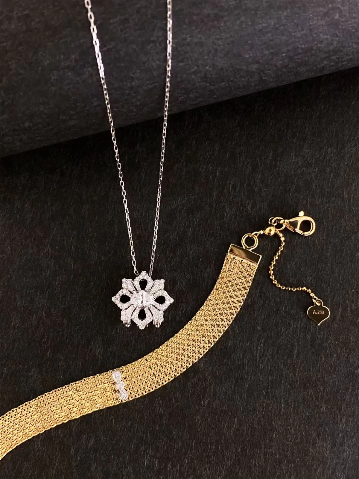 

18K Solid Gold Versatile Wear Oval 0.3CT Diamond Bracelet Wide Braided Chain with Lab-Grown Diamond GIA Certified Custom Wholesa