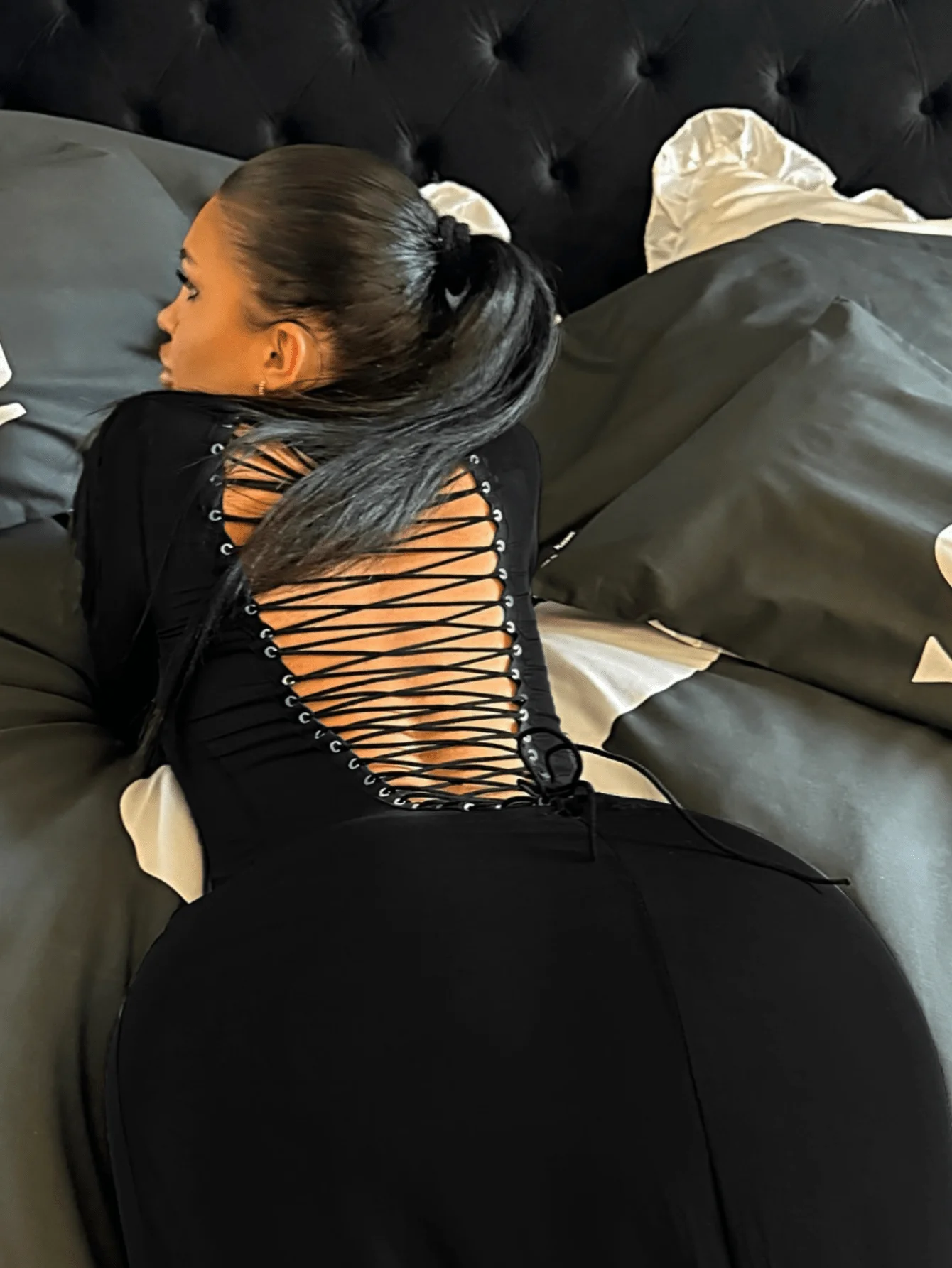 Wende-Kleid vorne hinten – unschuldig sexy, langärmlig, figurbetont, mit Bindedetail