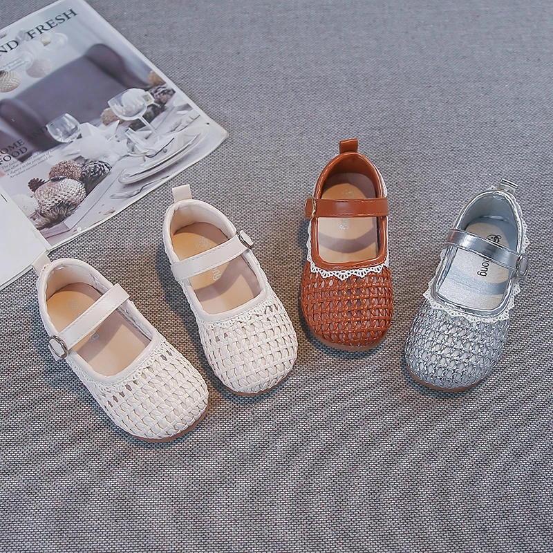 

Детские модные сандалии для девочек в корейском стиле, универсальные пляжные туфли с плетеным верхом, летняя коллекция 2026, с круглым носком