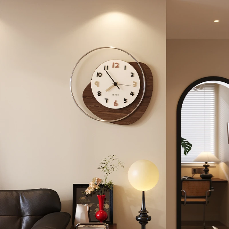 Ancient wall clock living room 2024 new clock wall European vintage clock simple light luxury high sense of hanging watch