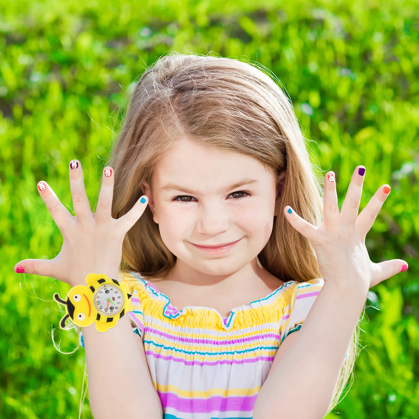 ساعة بلاستيكية مثبتة على الحائط، صفعة على معصمه، ساعة كرتونية، تصميم مشرق كهدية عيد ميلاد