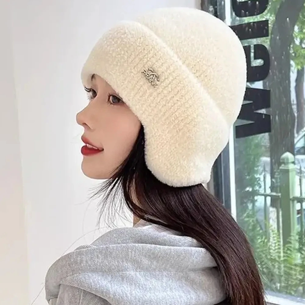 Heißer Verkauf Frauen Weiche Winter Hut Earflap Beanie Hut Streetwear Faux Pelz Warme Mützen Für Weibliche Beiläufige Gestrickte Hut