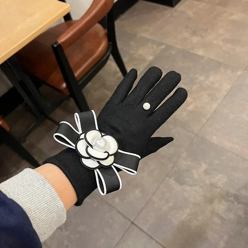 قفازات الكشمير الصغيرة عطرة الرياح القوس كاميليا قفازات دافئة النسخة الكورية من قفازات شاشة اللمس الموضة C040 #3