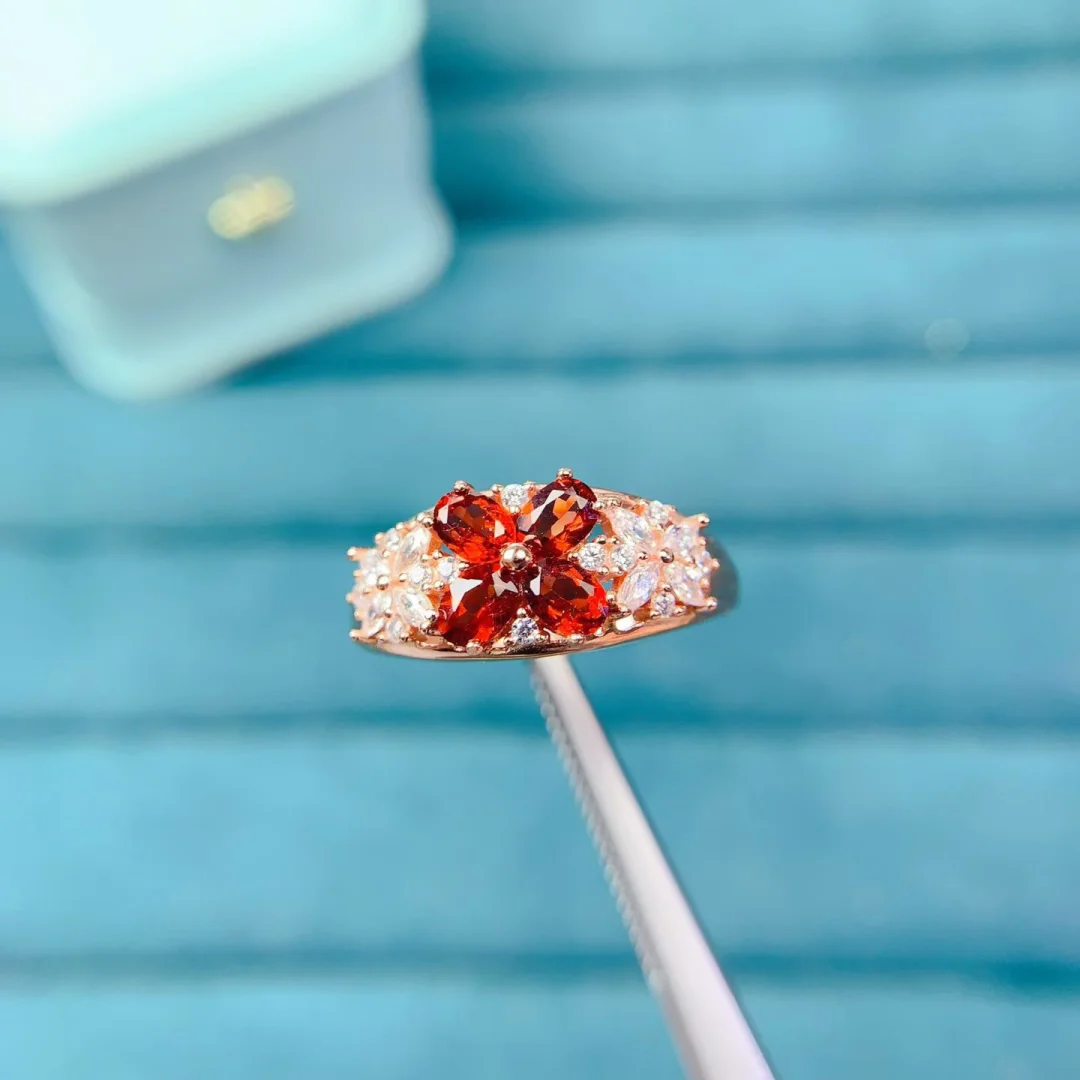 

Luxury Designer Creation Natural Garnet Ring S925 Silver Hand Inlay Fine Texture Elegant Charm High End Daily Wear Jewelry