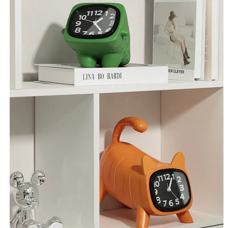 

Creative Cartoon Orange Cat Statue Clock Ornament Children'S Room Study Bedside Table Crocodile Tail Clock orologio da comodino