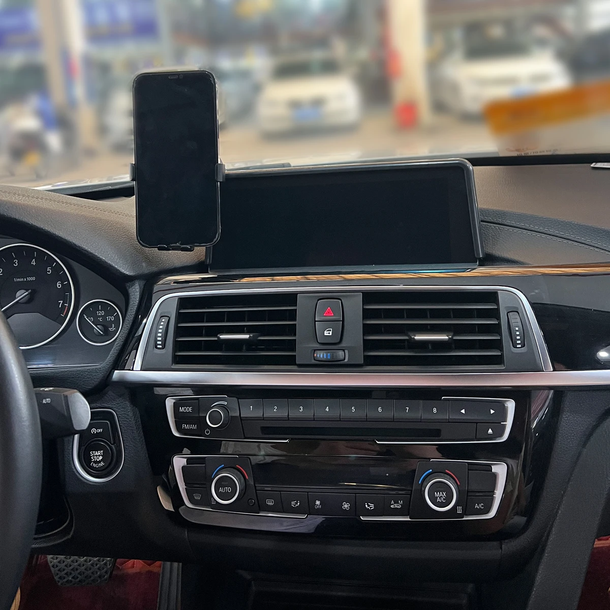 Thumbnail 2 - #2 Cheap Phone Holder Car Mounts Worth Buying