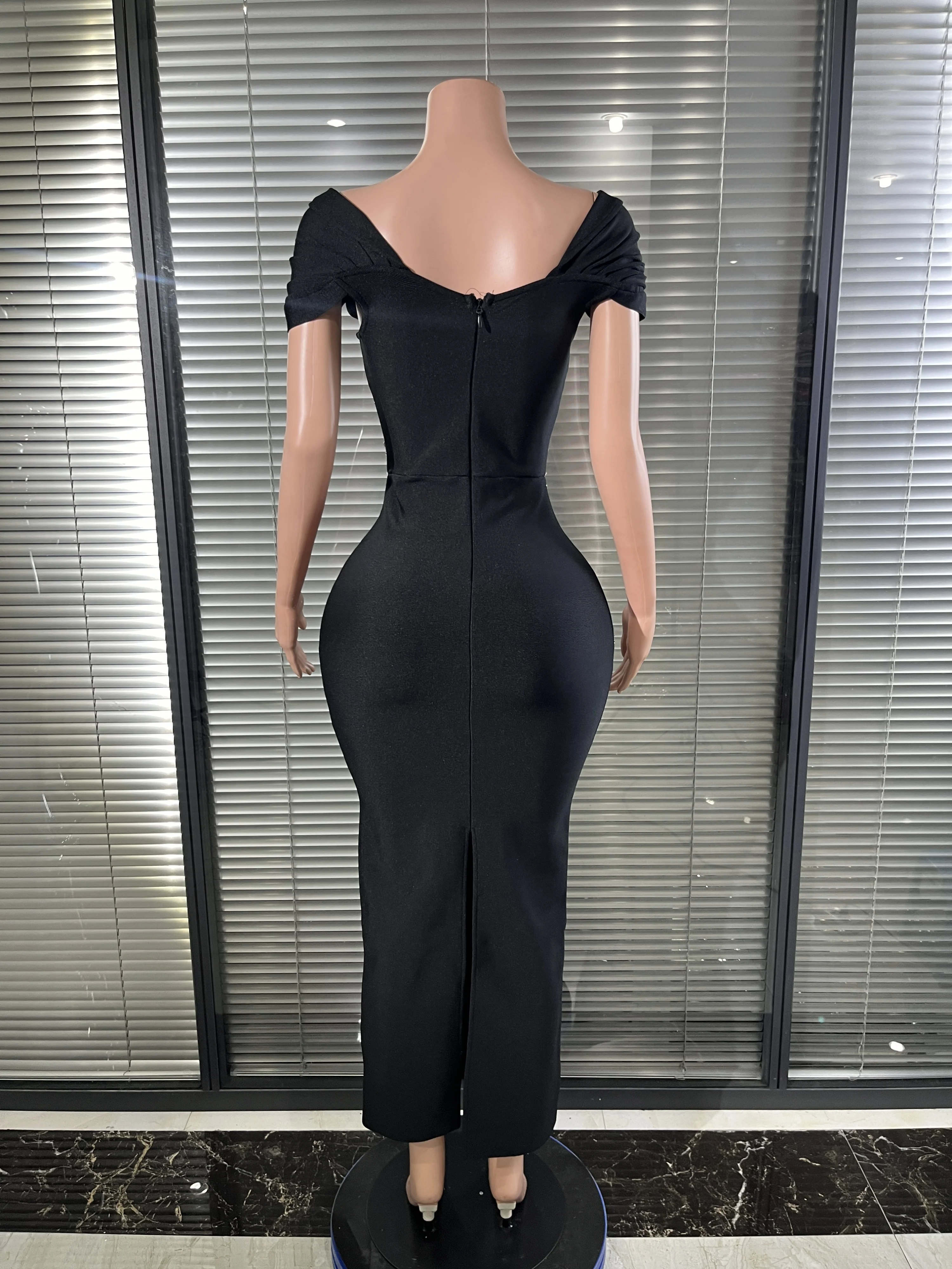 Minimalist Glamorous Black Red Long Bodycon Bandage Dress Luxury Rhinestone Evening Party Celebrity Elegant Club Dress