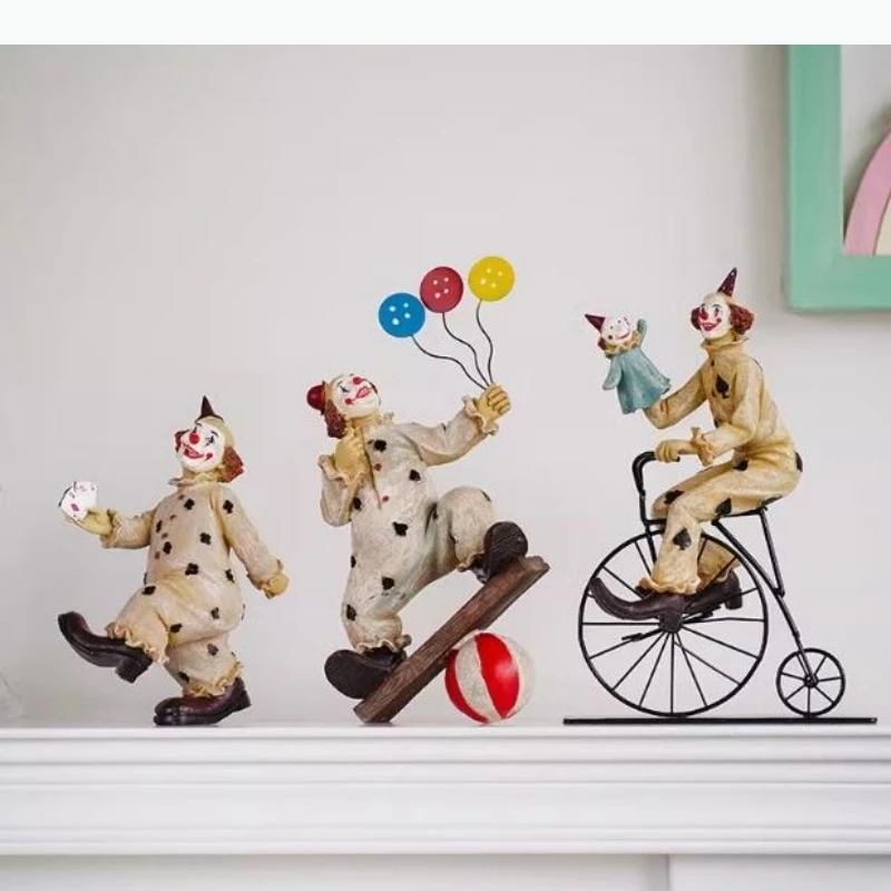 Circus Troupe Character Ornaments Clown Sculpture Resin Decoration Crafts Desktop Statues Miniatures Home Accessories Figurines