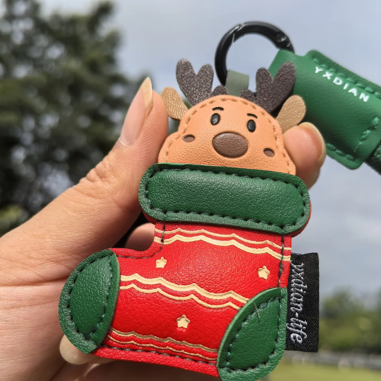 Christmas PU Leather Keychain Cute Xmas Tree Sock Bag Pendant Ornament Gift for Christmas Holiday Party Present Decoration