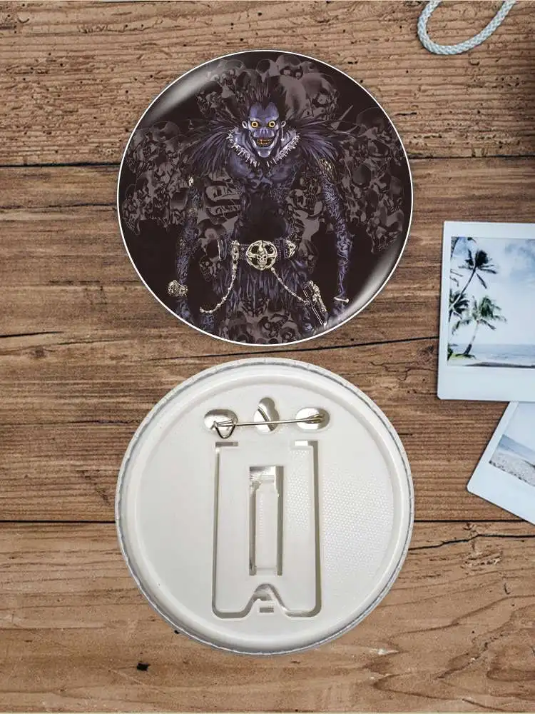 Ryuk เข็มกลัดสัญลักษณ์ตัวการ์ตูนสำหรับตกแต่ง, เข็มกลัดรูปสมอเรือ75มม.