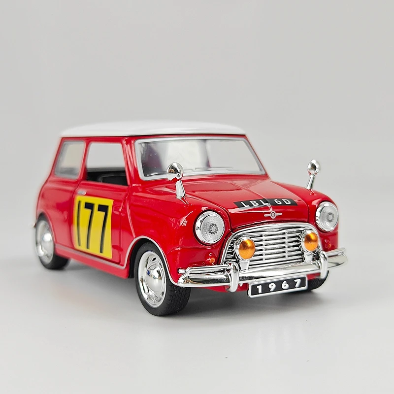 1:32 simulation BMW mini sedan alloy model doors and engine hood, trunk can be opened has simulated sound and lighting functions