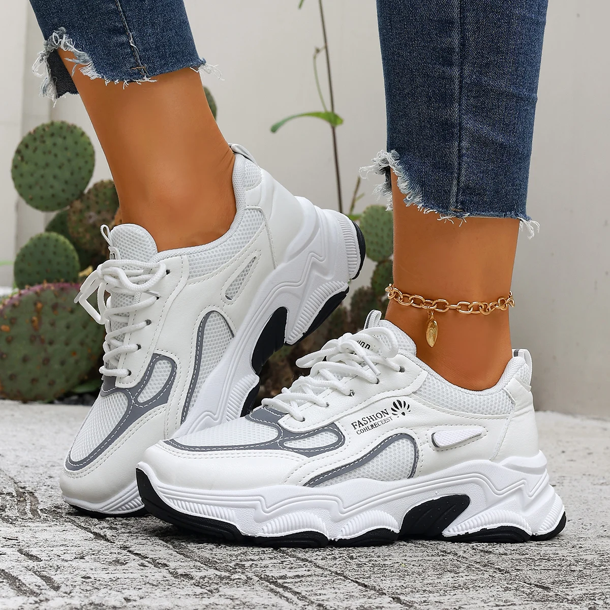 

Новые модные нескользящие прогулочные туфли с круглым носком на толстой подошве для женщин на весну/осень, дышащие сексуальные/удобные повседневные кроссовки с сеткой