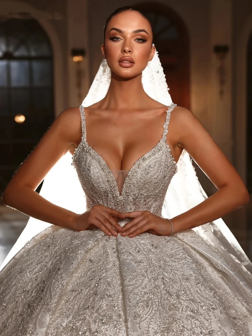 Wunderschöne Brautkleider mit Perlen, Spaghettiträgern, Braut-Ballkleider, Perlenapplikationen, ärmellos, maßgeschneidert, Vestidos De Novia