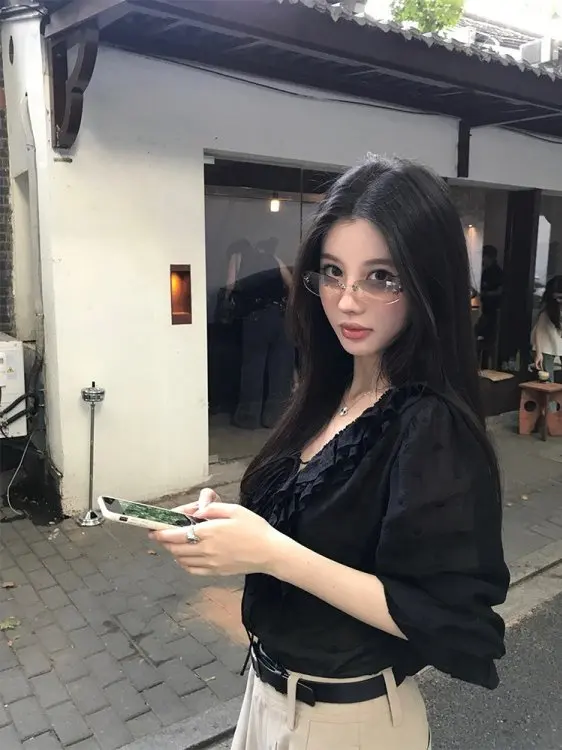 

plus Size Loose Fit Polka Dot Shirt with Bell Sleeves V Neck Lace Trim French Style Slimming Top Women's Fashion Spring 2026