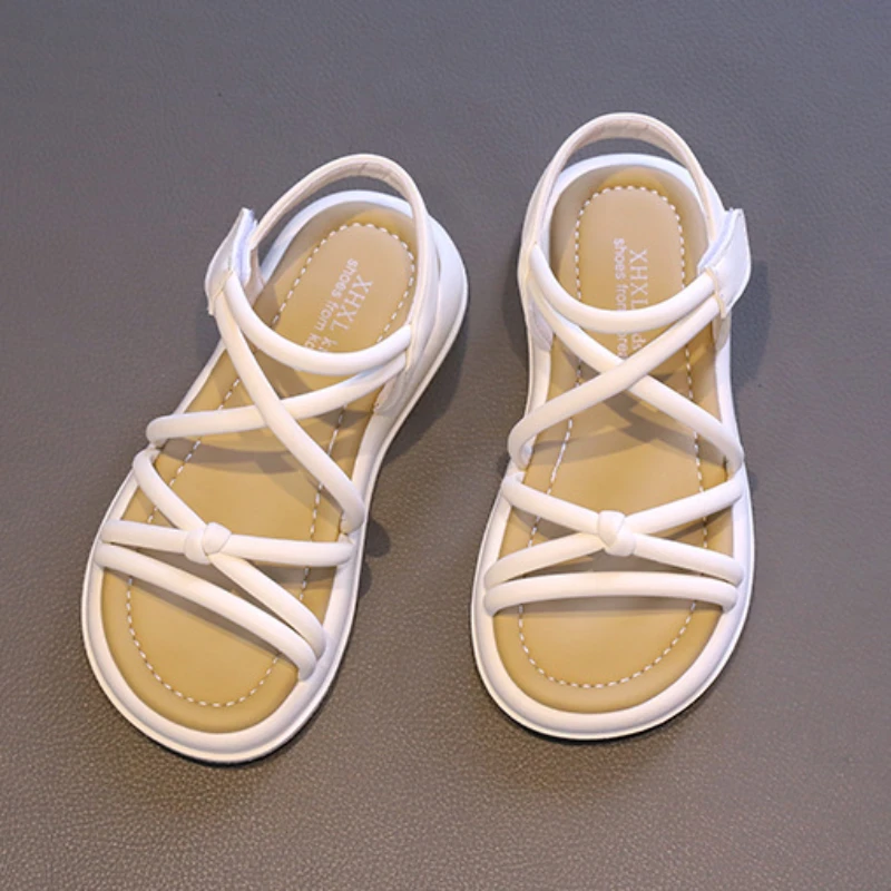 Sandalias de verano de Color sólido para niña, zapatos informales versátiles para la escuela, sandalias de playa con recortes cruzados, suaves y antideslizantes