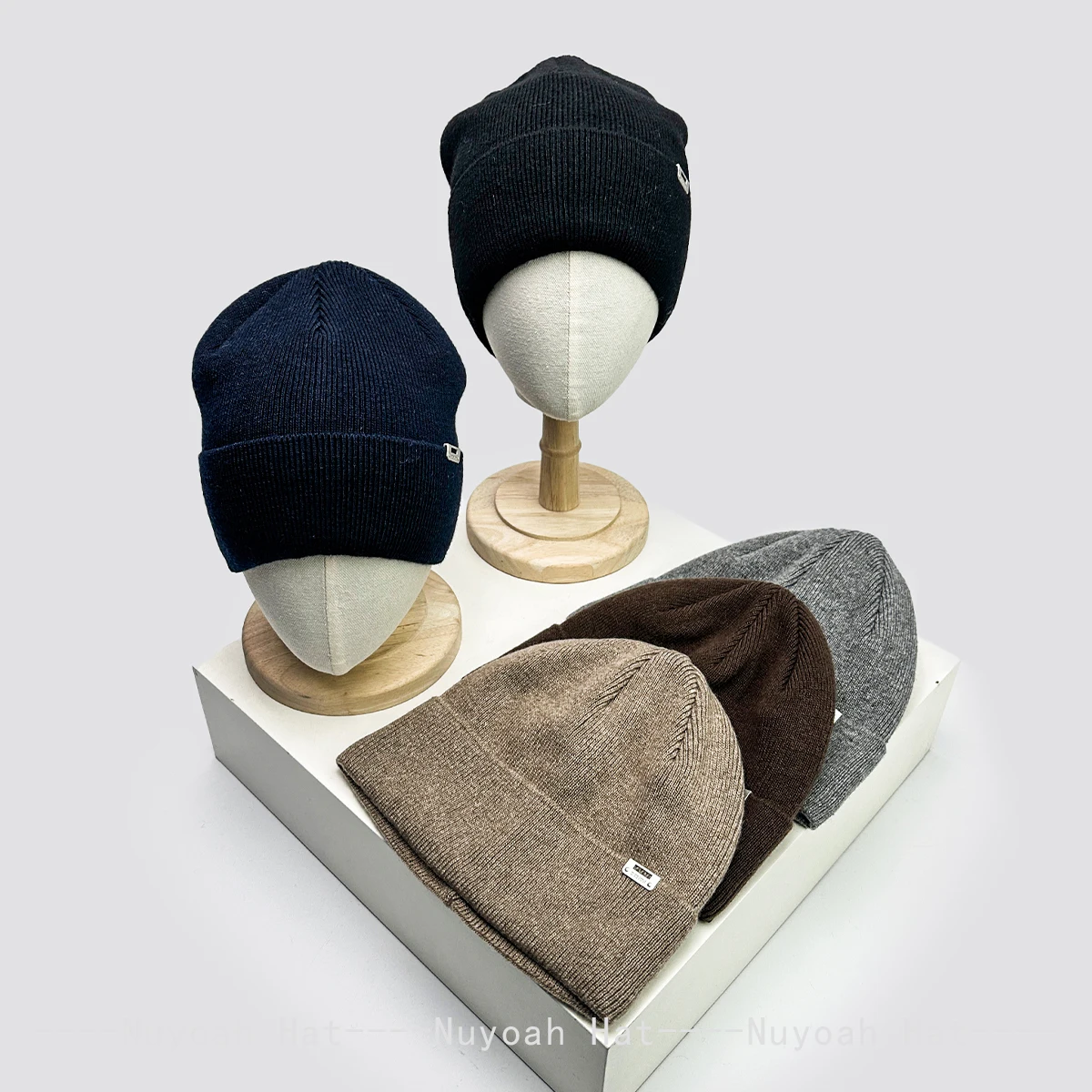 

New Men Women Retro Simple Small Iron Label Knitted Hats Warm American Style Fashion Personal Beanies Versatile Outdoor Casual