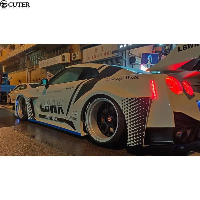 Gtr Gt-r R35 Type 3 LB Style Carbon Fiber FRP Front Bumper Rear Bumper Rear Spoiler Engine Hood Side Skirts for Nissan Gtr R35