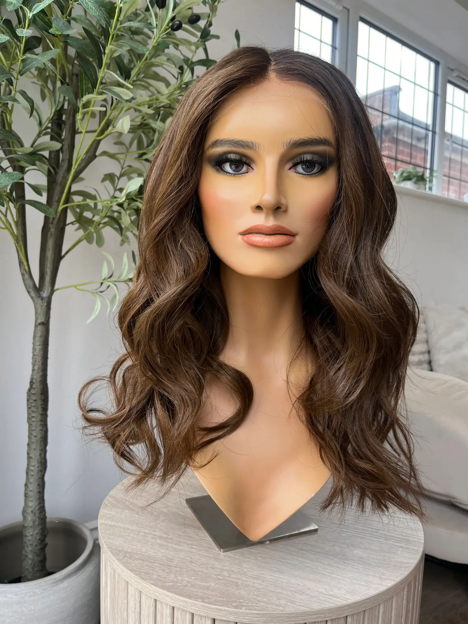 20 Inches 13*4HD Lace Front Wig Natural Wavy Lace Wigs Medium Length Synthetic Futura Fibre Brunette Brown Cosplay Wig for Women