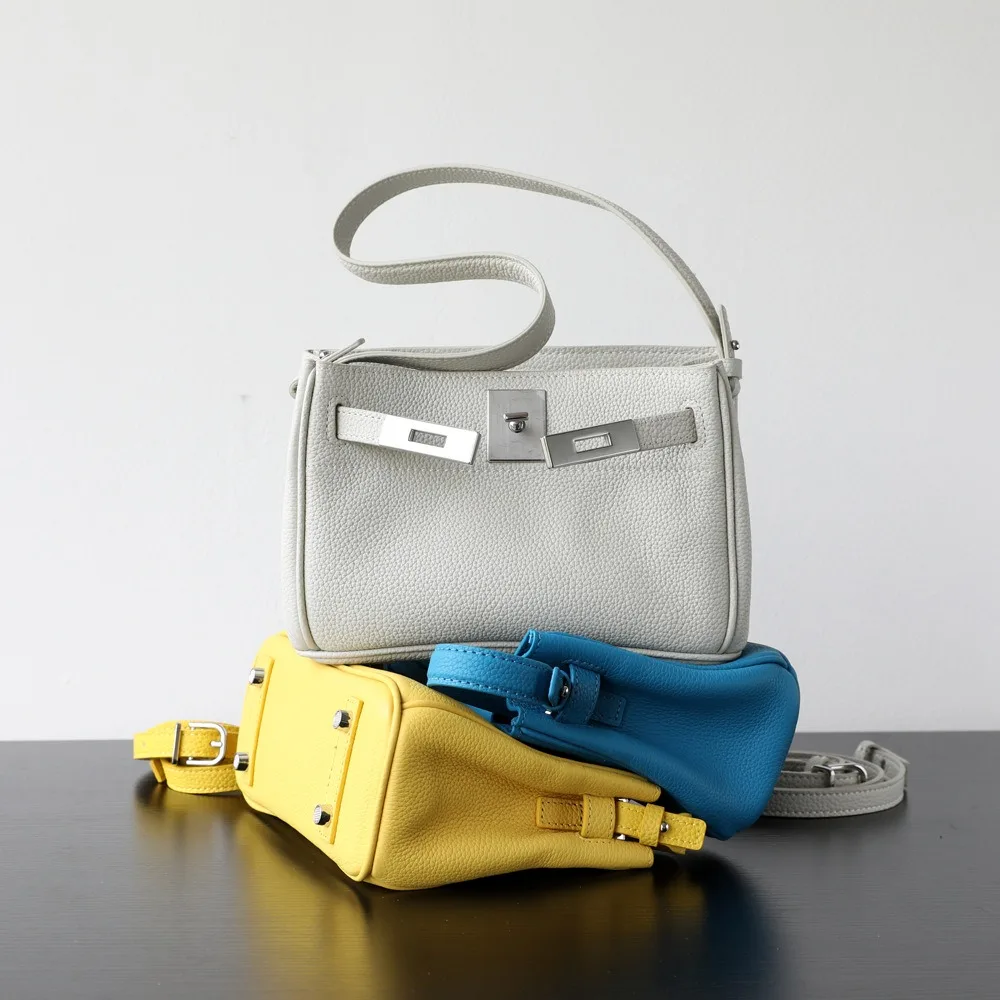 

Niche Light Luxury High Sense First Layer Cowhide Retro Lock Armpit Bag Genuine Leather Portable Messenger Bag Large Capacity