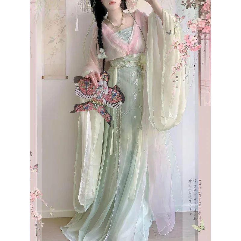 North and South Dynasties, large-sleeved collar waist-length broken skirt, heavy industry embroidery spring and summer suit