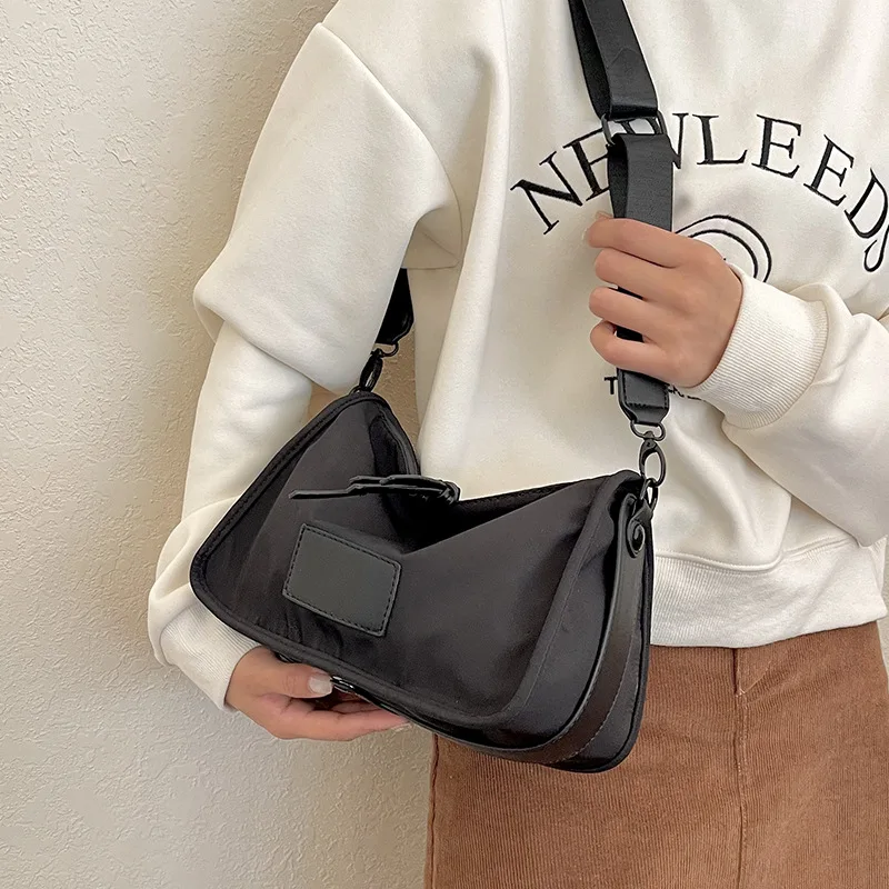 Women's Shoulder Bag Black Nylon Large Capacity Korean-style Solid Color Zipper Casual Crossbody Bag New Design Trendy All-match