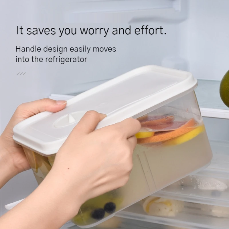 수도꼭지가 있는 음료 용기는 낙상 방지를 위해 한 손으로 물을 받을 수 있습니다.