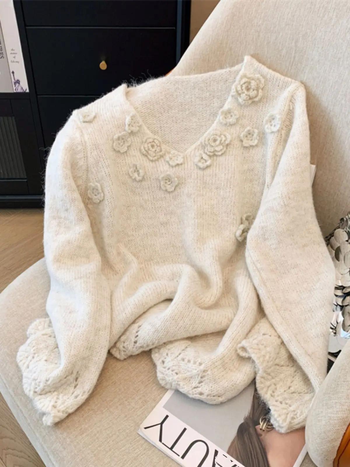 

Gentle Three Dimensional Flower V-neck Sweaters Women Autumn Knitted Pullover Simple Solid Color Long Sleeve Top