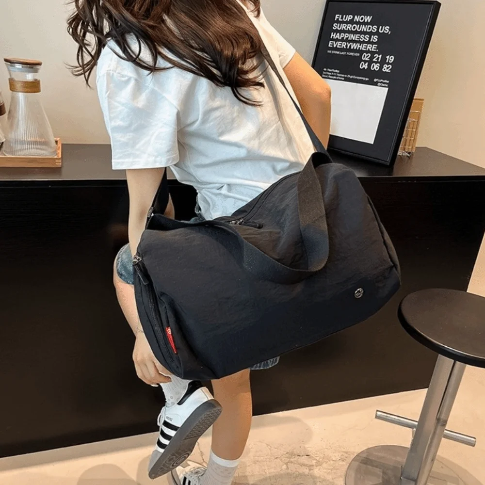

Стильная корейская спортивная сумка для фитнеса, большая вместительная универсальная дорожная сумка для багажа, регулируемый ремень на молнии, сумка для йоги, рабочая сумка