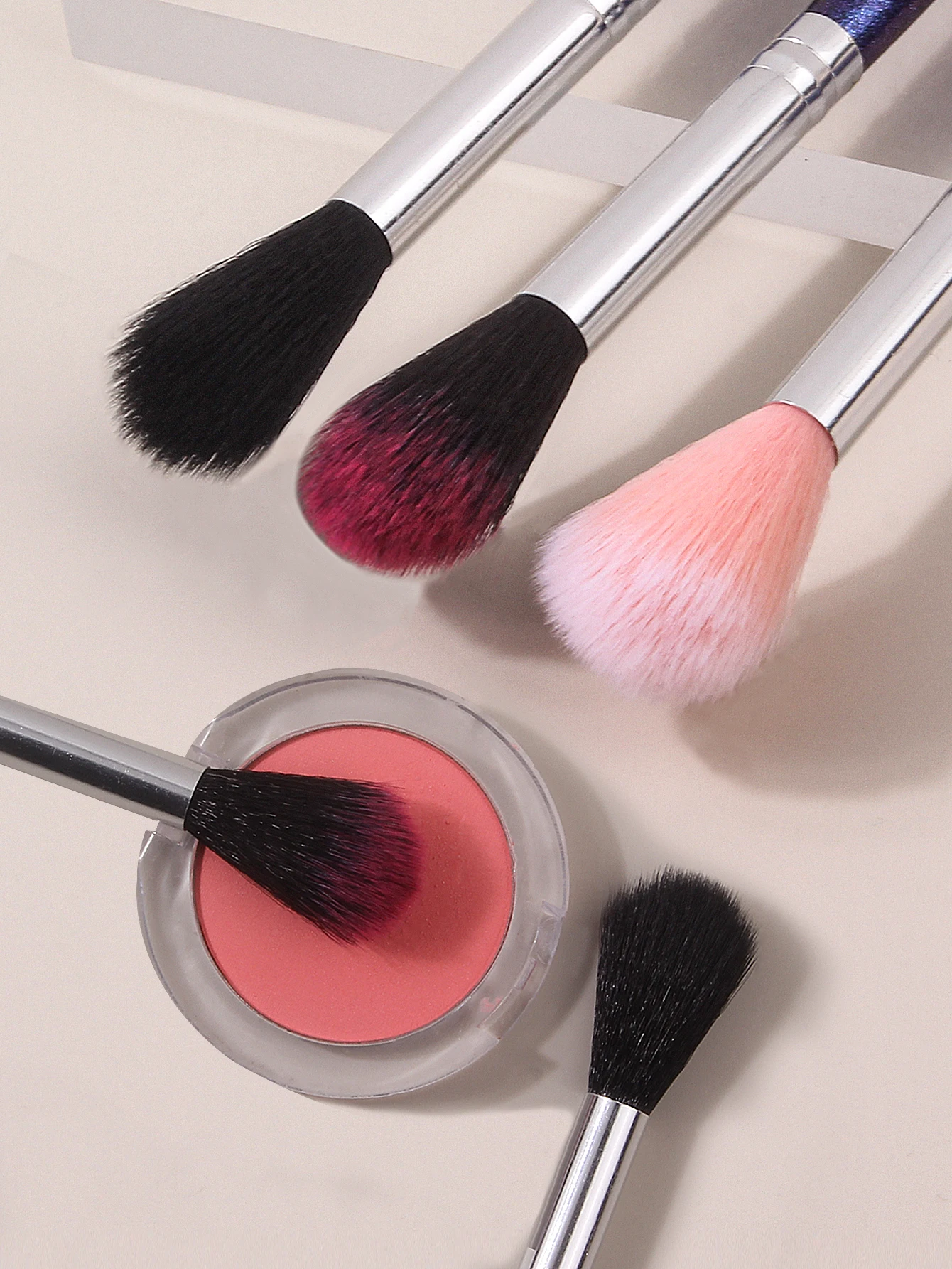 3PCS 나무 손잡이 불꽃 고광택 브러쉬, 브라이트닝 브러쉬, 컨투어링 브러쉬, 다기능 메이크업 브러쉬, 미용 도구