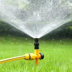 Sprinkler ajustável 360 graus Irrigação automática Lawn Head Plant Watering System Dispositivo de irrigação por aspersão no solo