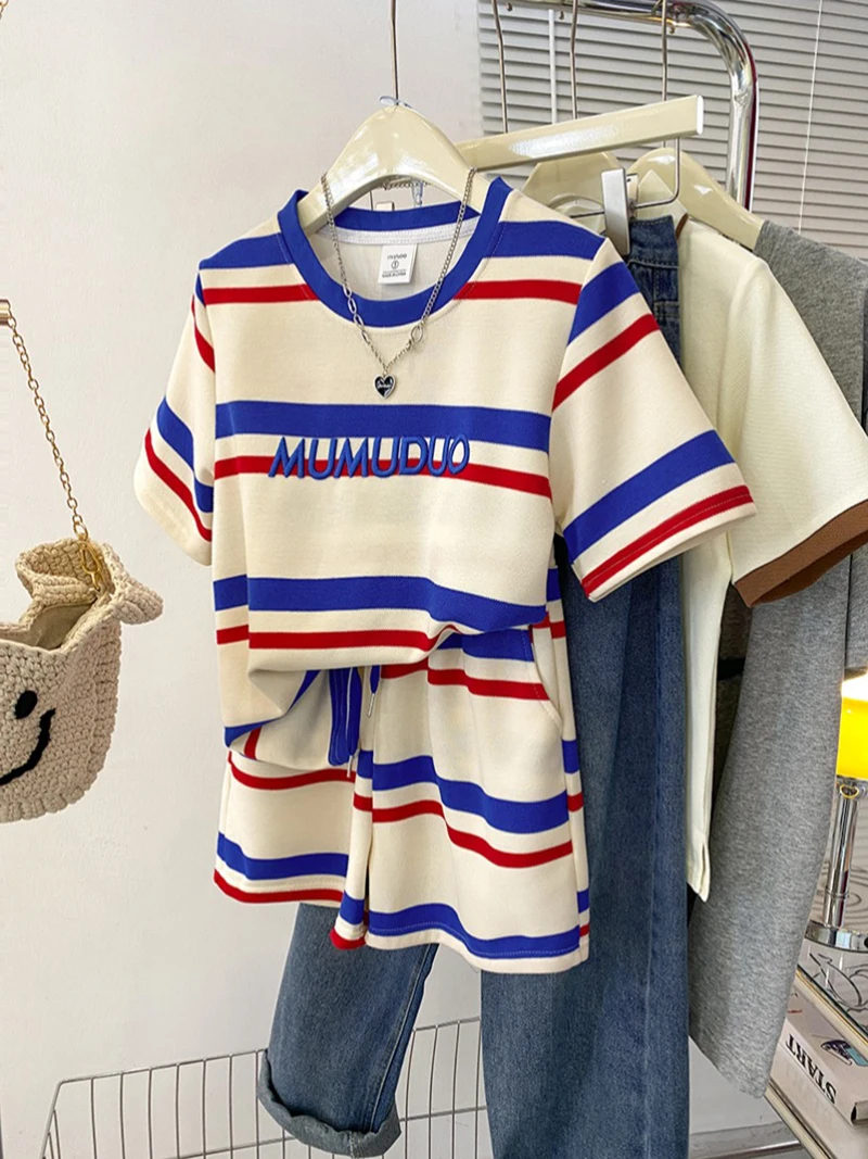 

Новинка 2024, спортивные корейские футболки для студентов Pinstripe, женские топы с круглым вырезом и вышивкой, футболки большого размера с коротким рукавом и цветочным рисунком