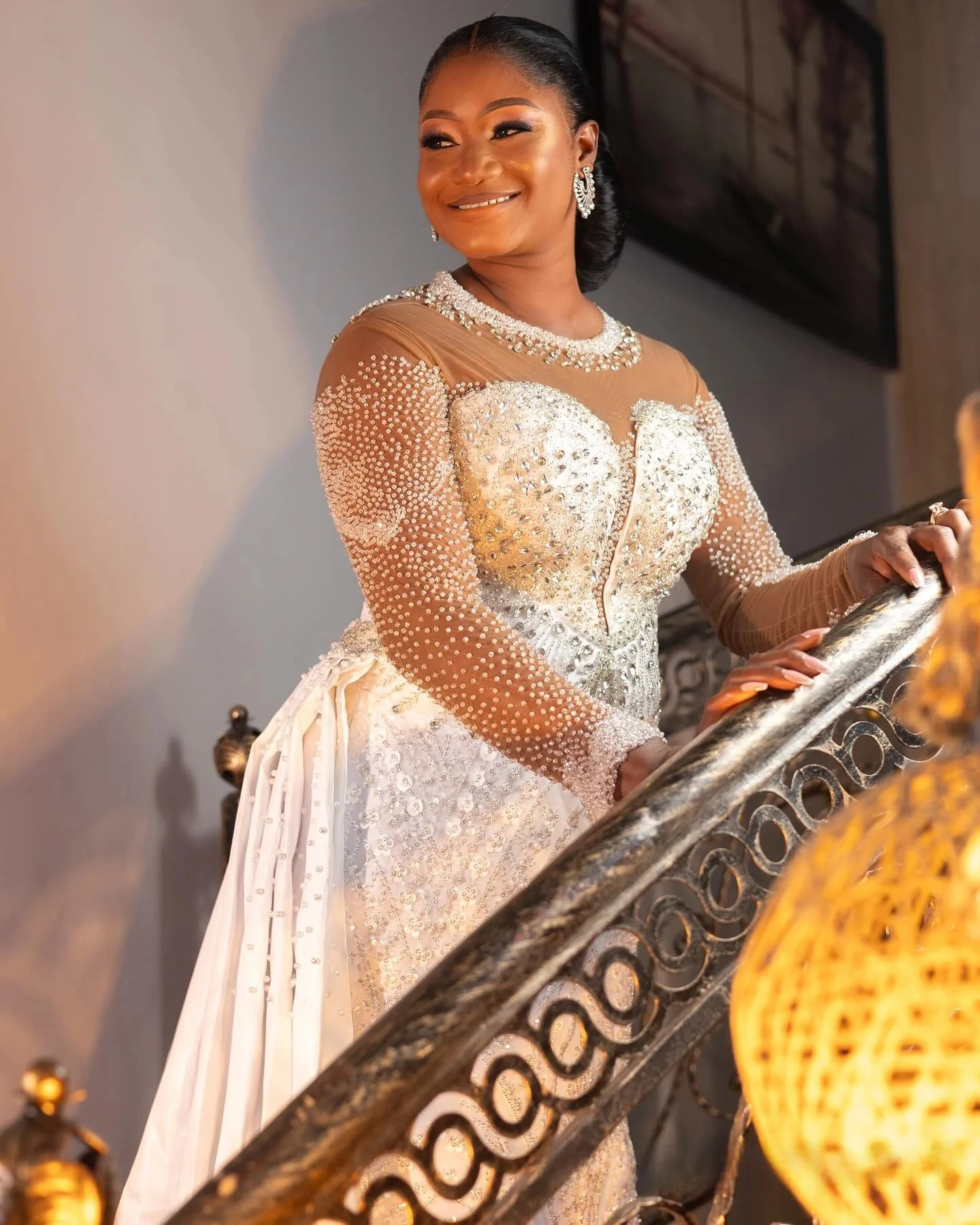 Personalizado sheer neck contas brilhantes cristais vestido de casamento robe de mariée mangas compridas trem destacável vestidos de noiva de luxo