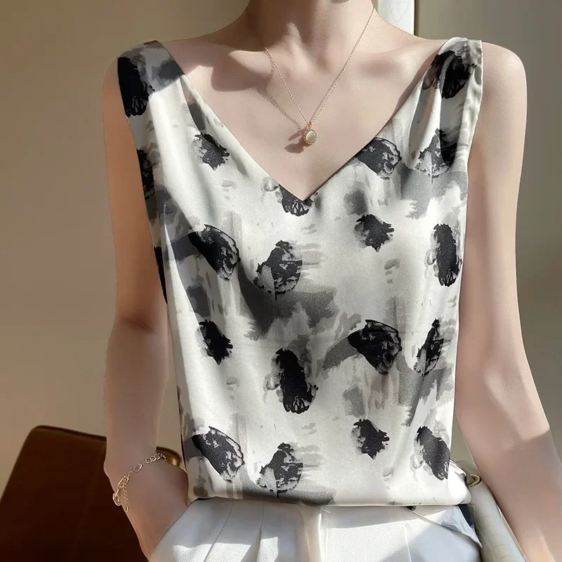 2025 Summer Women\'s V-neck Silk Top Satin Top With Beautiful Print Luxry Summer Vest Top Cropped Top Tops For Women Sexy Blouse